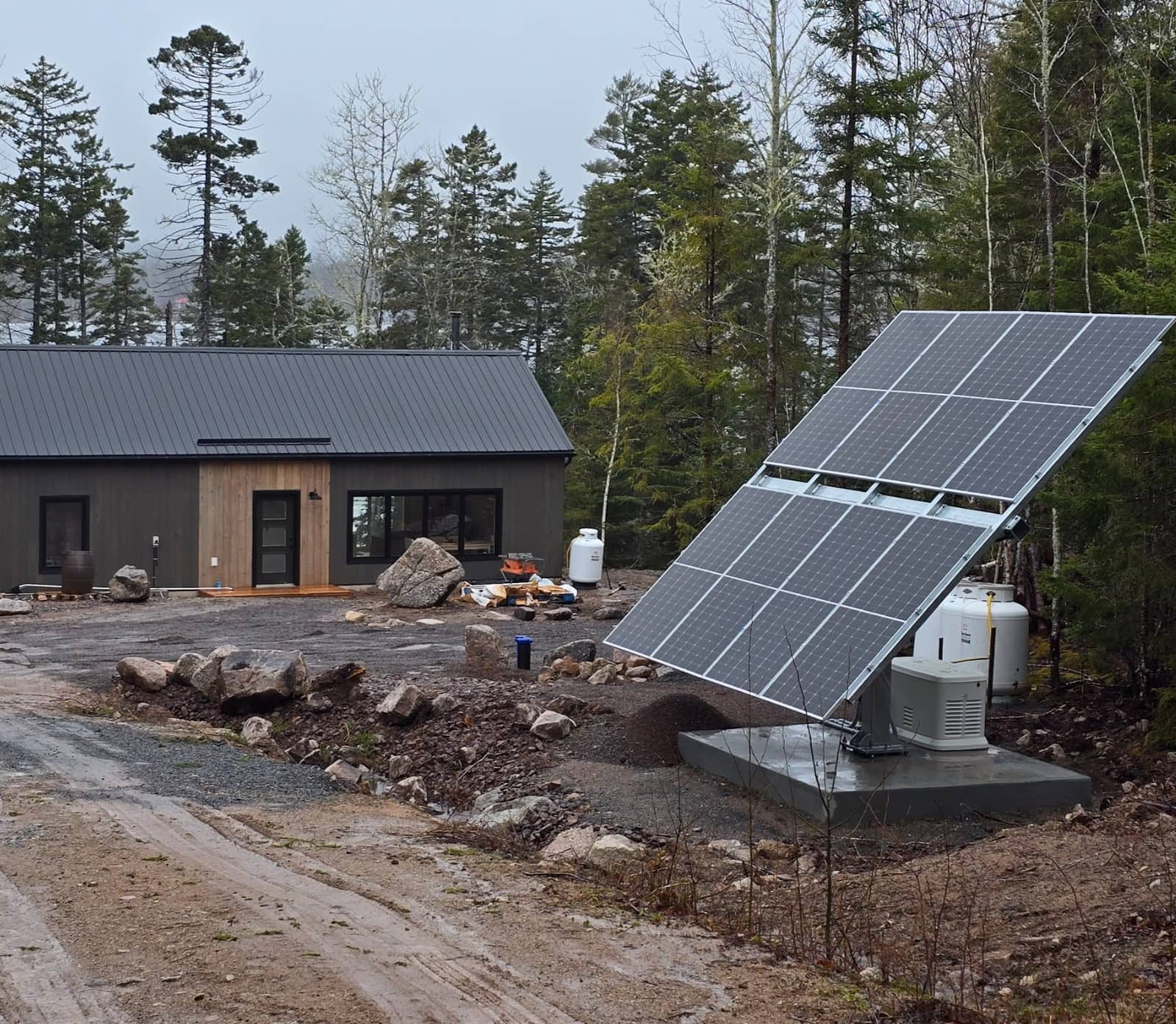 8-panel pole mount at an off-grid cottage on Aylesford Lake