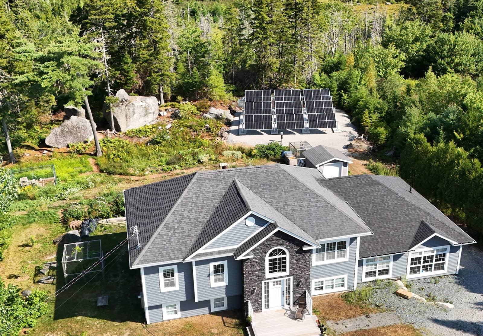 Three Post & Beam bifacial arrays at an Upper Tantallon home